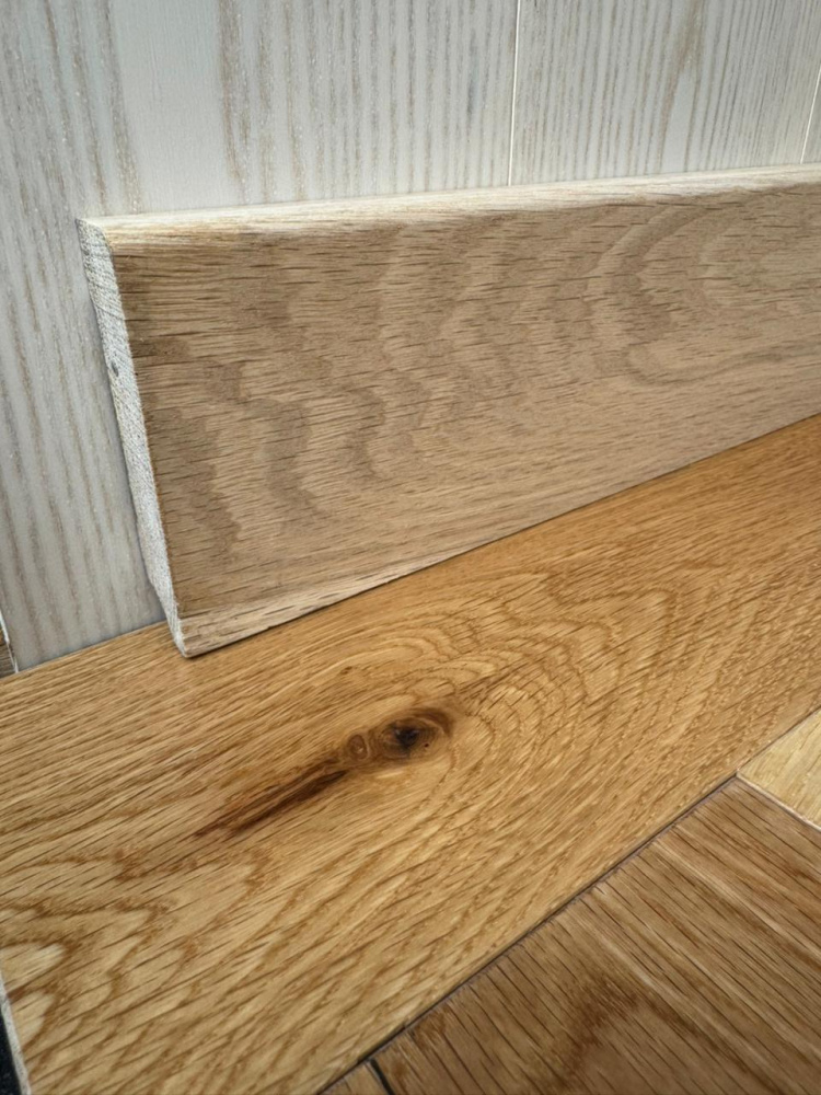 Плинтус Дуб массив без покрытия 90х20 мм